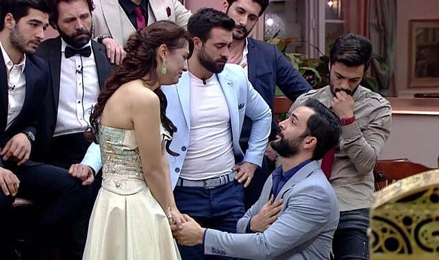 Yıllar sonra bir araya geldiler: Kısmetse Olur'un Aycan ve Onur'u nişanlandı