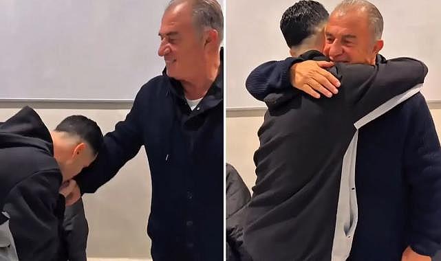 ''Adanalı Ronaldo'' Fatih Terim'in elini öperek Galatasaray forması imzalattı
