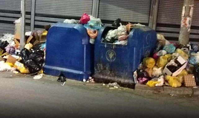 Buca’da çöp dağları vatandaşları isyan ettirdi!