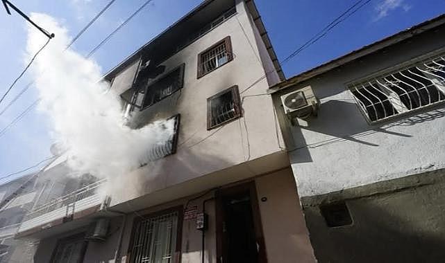 Buca'da korkutan yangın: Yangında mahsur kalan kişi itfaiye ekiplerince kurtarıldı