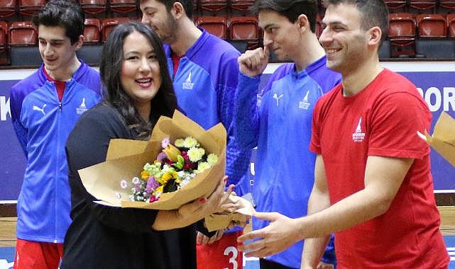 Erkek sporculardan kadınlara 8 Mart jesti