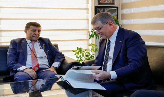 Gazilerden Başkan Tugay’ı duygulandıran armağan