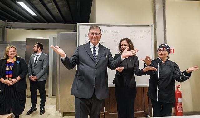 İşaret dili tercümanları, hastane işlemlerinde sağır vatandaşların yanında olacak