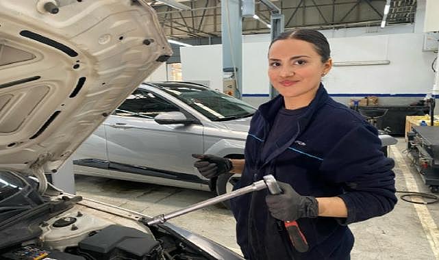 İzmir'de Kadın Ustalar: Meryem Galip'in Oto Tamirhanesi
