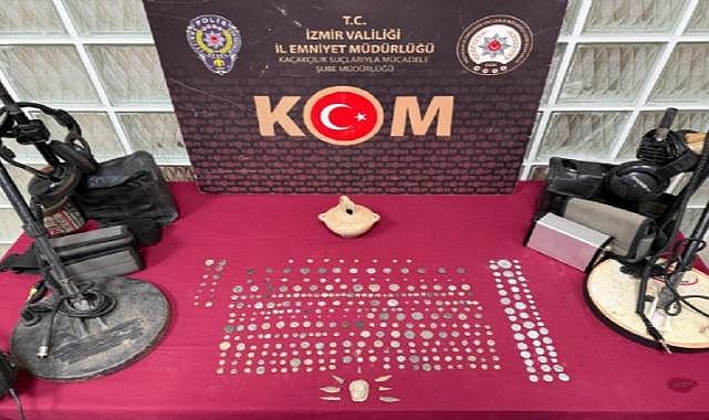 İzmir&#039;de suç örgütü üyelerine tarihi eser temin eden 5 kişi yakalandı