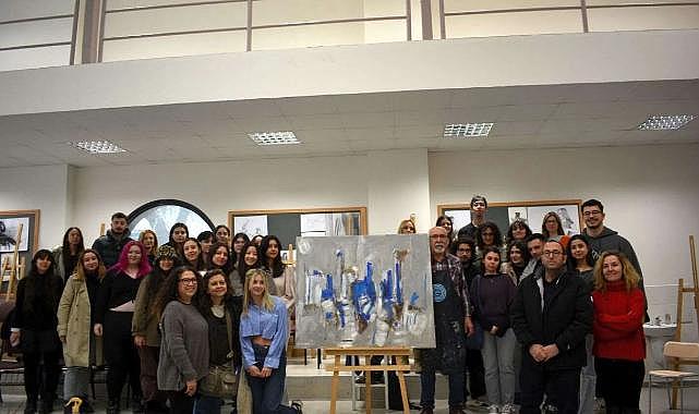 İzmir EÜ'de ressam akademisyenden öğrencilere "Canlı Performans"
