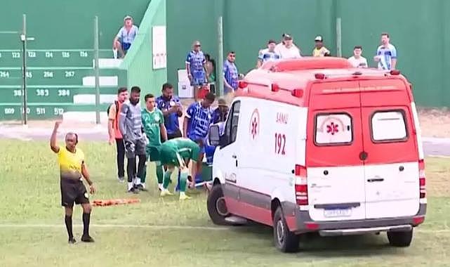 Kafasını saha kenarındaki duvara vuran futbolcu ağır yaralandı