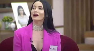 Kısmetse Olur yarışmacısı Cansel Ayanoğlu soluğu Saraçhane'de aldı! Açtığı pankart dikkat çekti