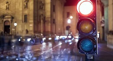 Trafikte yeni dönem: Kırmızı ışık ihlali yapan yandı!