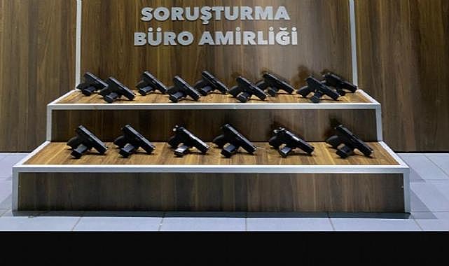 İzmir'de silah tacirine şok baskın
