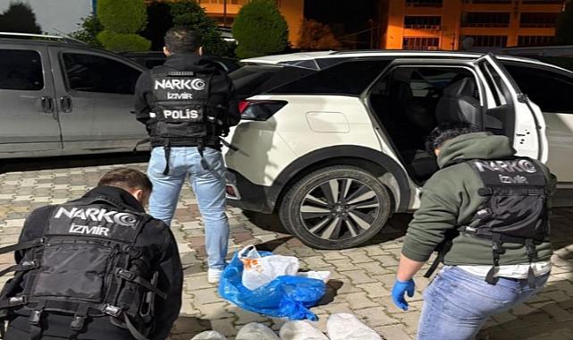 Torbalı'da polisin durduğu araçtan 11 kilo uyuşturucu çıktı