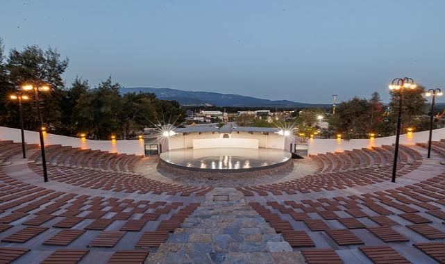 Buca’nın en büyük sahnesi Serhan Asker ile Görkemli Hatıralar’da açılıyor