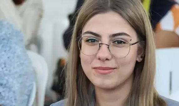 Esila Ayık ve 2 arkadaşı ilk duruşmada tahliye edildi!