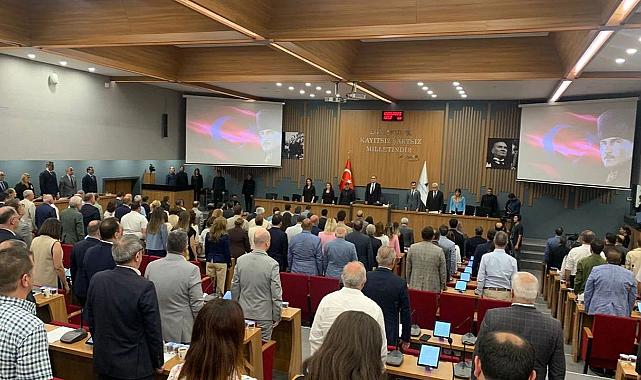 İzmir Büyükşehir Meclisi'nde Başkan Tugay'a 6 milyar TL'lik borçlanma yetkisi