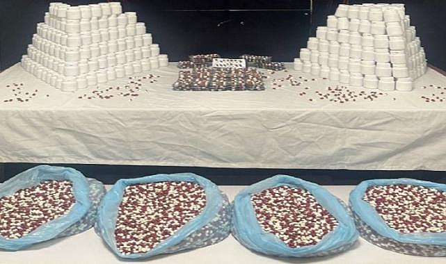İzmir'de zehir taciri operasyonu: Binlerce sentetik ecza maddesi bulundu