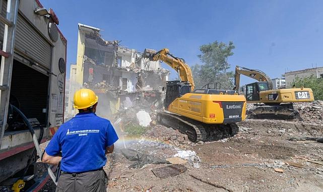 İzmir'in trafiği nefes alacak: Yıkılan 62 yapı kamulaştı