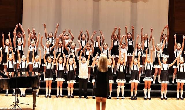 ​İzmir Uluslararası Çoksesli Korolar Festivali başladı
