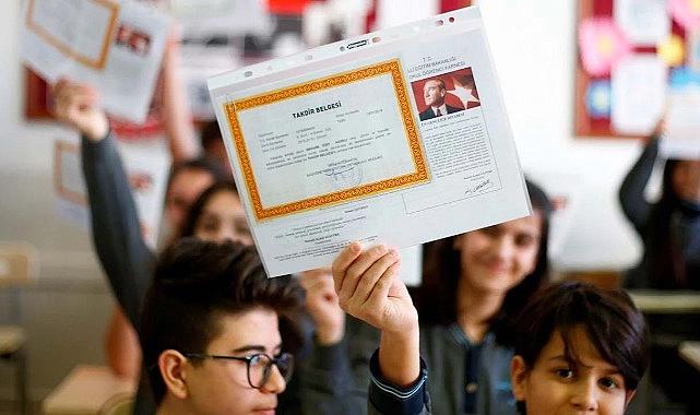 Karne günü ne zaman, saat kaçta karneler dağıtılacak? 2025 yaz tatili ve karne tarihi heyecanla bekleniyor!