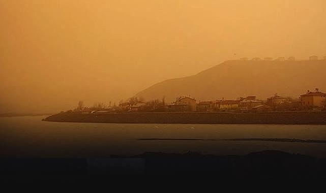 Meteoroloji'den İzmir için sağanak ve çöl tozu uyarısı!