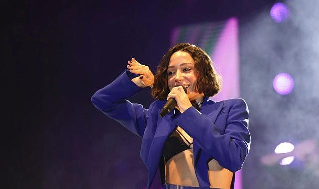 Zeynep Bastık Galatasaray kutlamalarında yuhalandı!