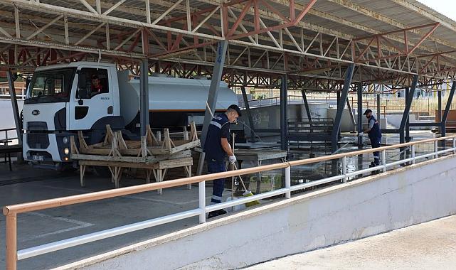 Bayraklı, bayrama hazır