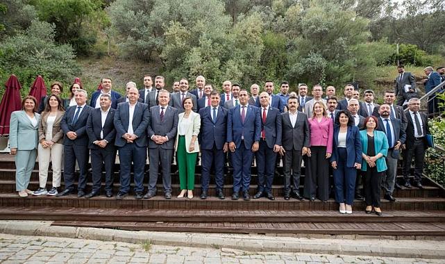 CHP&#039;li Başkanlar Bandırma&#039;da Toplanıyor: İzmir&#039;den Geniş Katılım