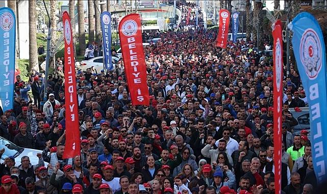 İzmir Büyükşehir'de İşçi Krizi: 1030 Kişi İçin Sokağa İniyorlar!