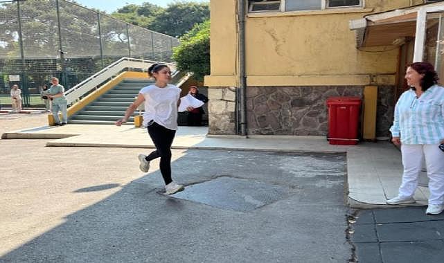 İzmir’de saniyelerle yarış: YKS adayları son anda sınava yetişti