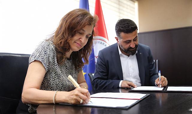 Karşıyaka&#039;da &#039;sağlıklı kentleşme&#039; için imzalar atıldı