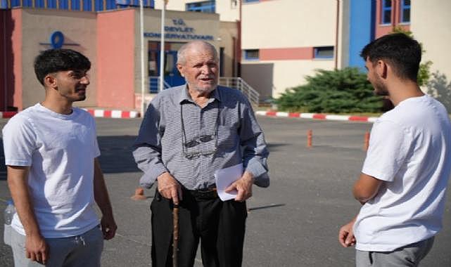 YKS’nin en yaşlı adayı 81 yaşındaki "Bilge Dede" 8. Kez sınav heyecanı yaşadı