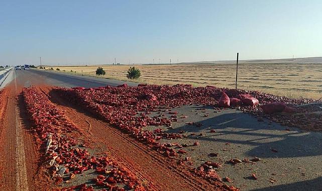 Afyonkarahisar'da 20 Ton Biberli Tır Devrildi, Sürücü Yaralı