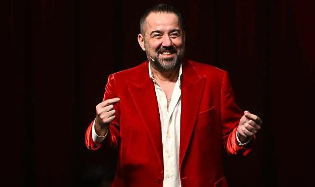 Ata Demirer'den İzmir'de kahkaha ve müzik şöleni