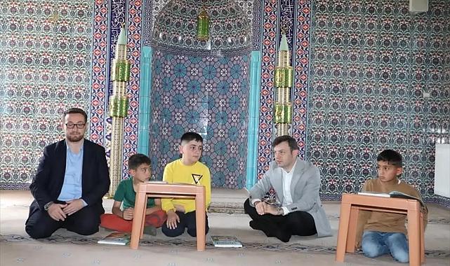 Başkale Kaymakamı Erdoğan, Yaz Kur’an Kursunda Öğrencilerle Buluştu