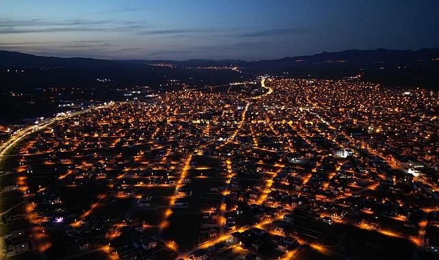Bolvadin’de 1 metrelik çökme paniğe yol açtı