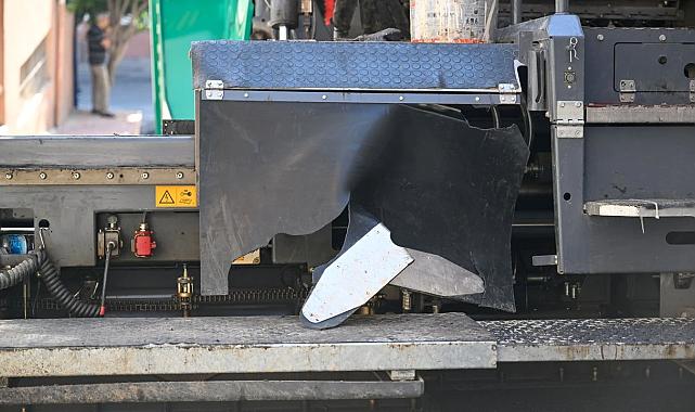 Bornova’da iş makinelerine çocuklardan saldırı