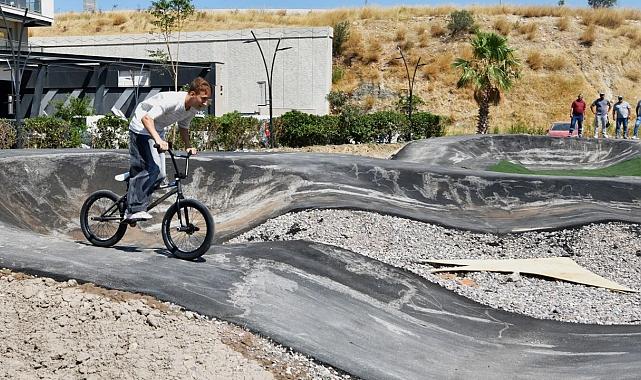 Bornova'da spor ve buluşma parkı açılışa hazırlanıyor