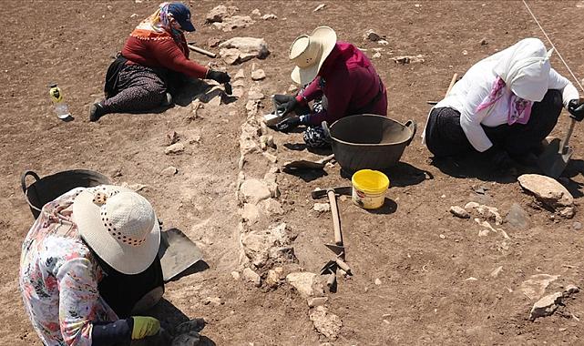 Çayönü Tepesi'nde 4 yapı ve Tunç Çağı su kanalı gün yüzüne çıktı