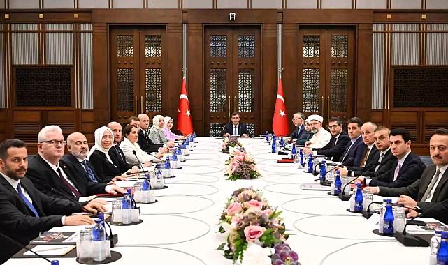 Cumhurbaşkanı Yardımcısı Cevdet Yılmaz, doğurganlık oranlarındaki düşüşün "varoluşsal tehdit" olduğunu belirterek kapsamlı nüfus politikalarının devreye alındığını söyledi.