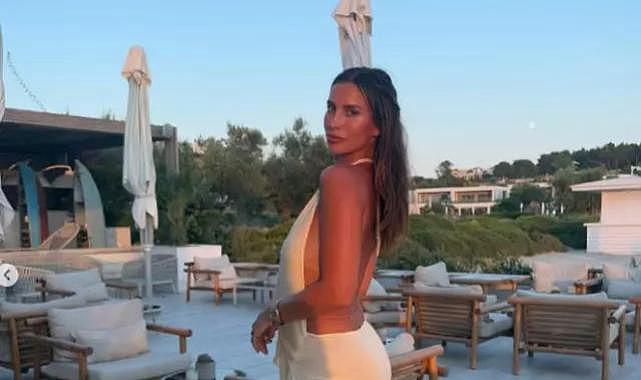 Ferne McCann'in Yunanistan pozları olay oldu