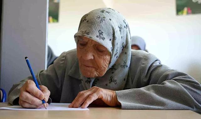 Gaziantep'te Nineler Okuma Yazma Öğrenmenin Mutluluğunu Yaşıyor