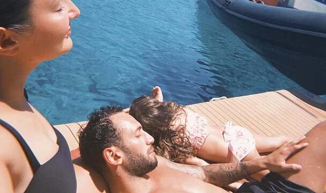 Hakan Çalhanoğlu ailesiyle yaz tatilini açtı