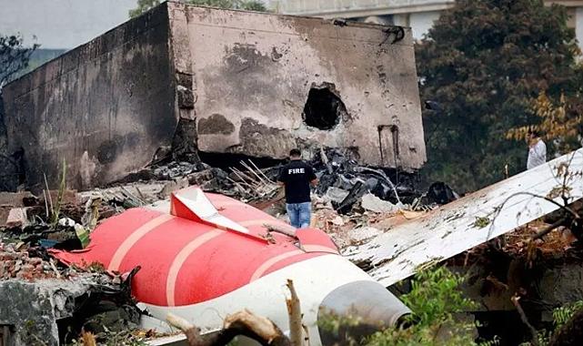Hindistan’daki uçak kazasında cesetler karıştı, aileler mağdur
