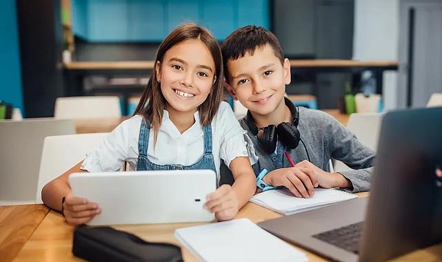 İş Bankası’ndan Ortaokul Öğrencilerine Ücretsiz Eğitim Desteği