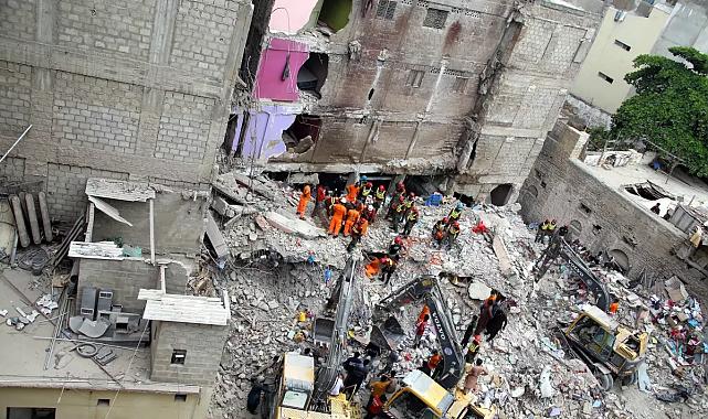 Karaçi’de Bina Çöktü: Ölü Sayısı 27’ye Yükseldi