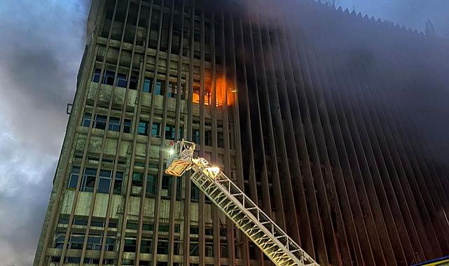 Mısır'da iletişim merkezinde yangın çıktı: İnternet ve telefonlar kesildi