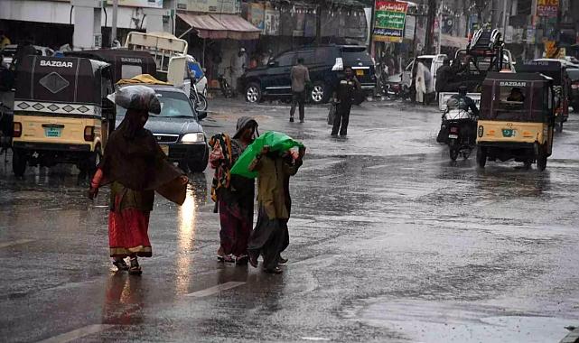 Pakistan'da muson selleri 75 can aldı