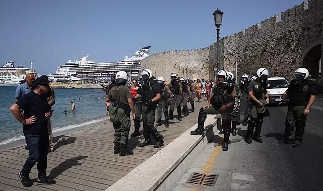 Rodos'ta Filistin Destekçileri İsrailli Turistleri Engelledi