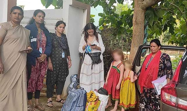 Rus anne ve iki kızı Hint mağarasında bulunduv