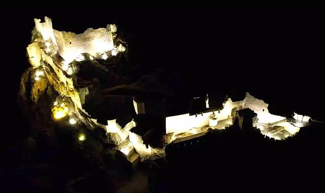 Tarihi Kahta Kalesi'nde gece müzeciliği başlıyor