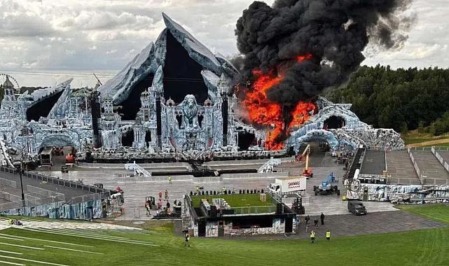 Tomorrowland sahnesi yangında kül oldu